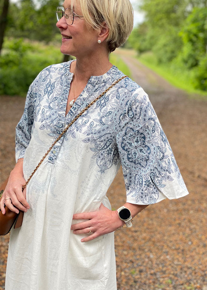 Gustav Anika long shirt dress 53501 Kjole - White w. Blue Print