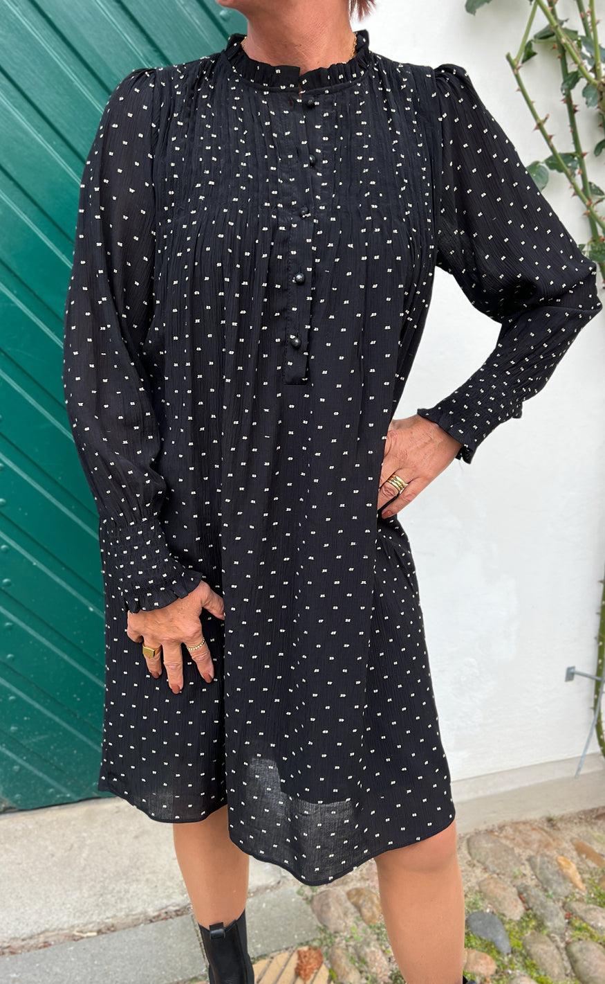 Say INA Copenhagen Kjole - Natalia - Black W. Dots