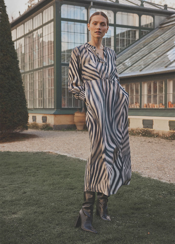 Gustav Halima long dress 56505 Kjole - Black and sand zebra print