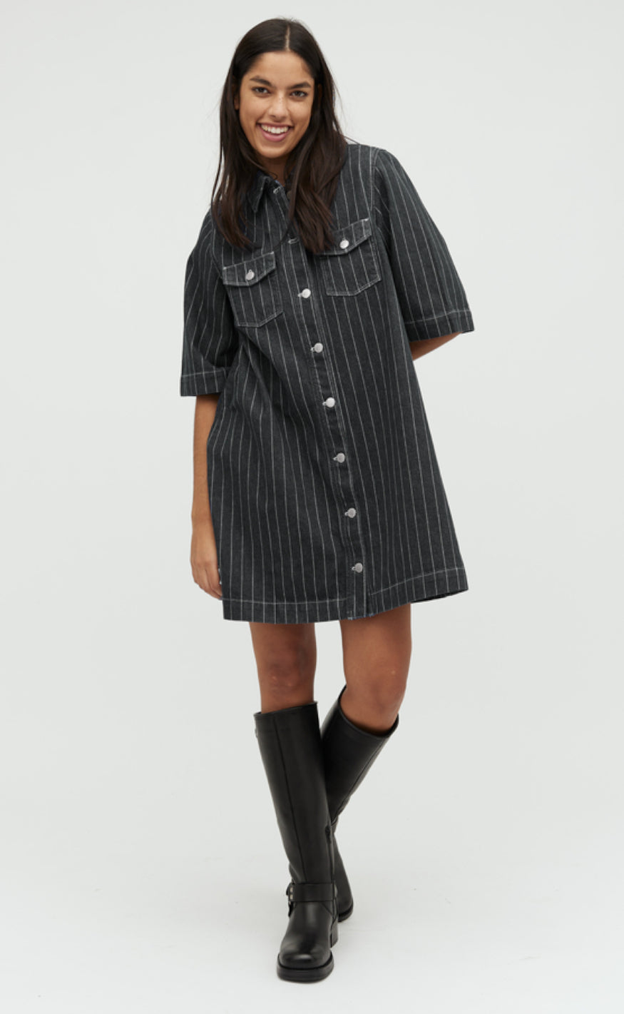 Global Funk Kjole - Mira-G - Dark Grey Pinstripe på udsalg