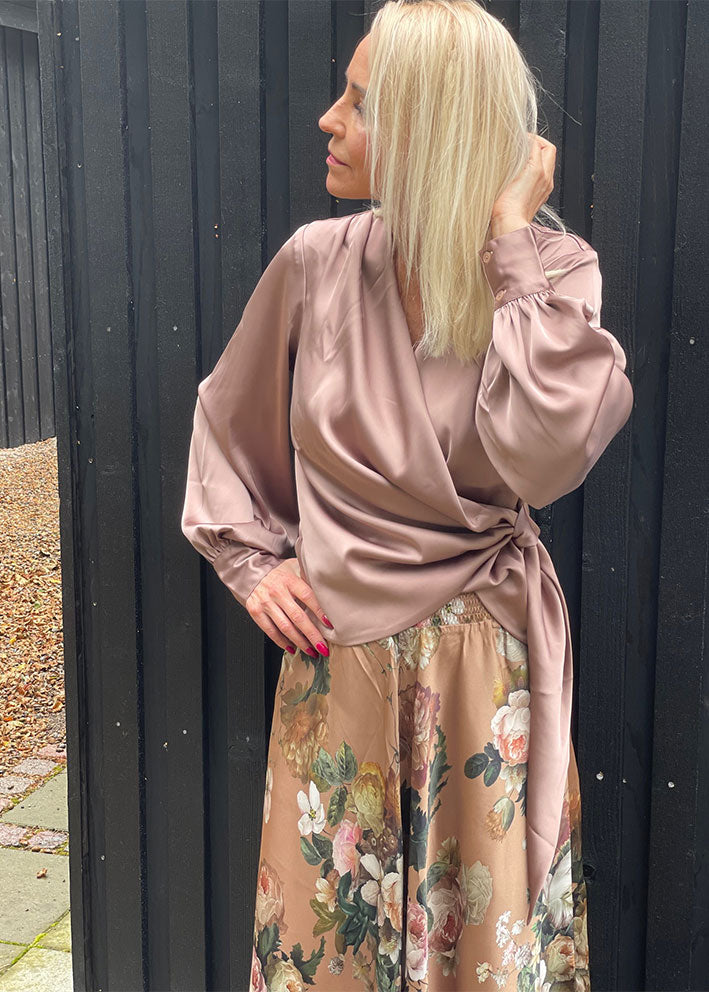 Karmamia Ines Blouse - Slå-om-bluse - Semi Rich Tan