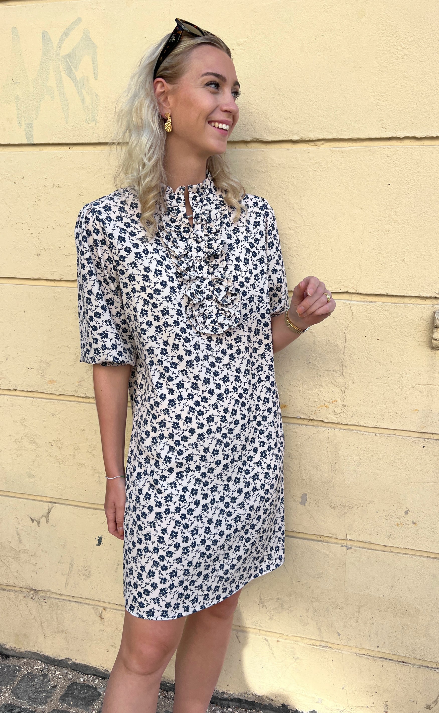 Say INA Copenhagen Kjole - Camilla - White/Blue Flower