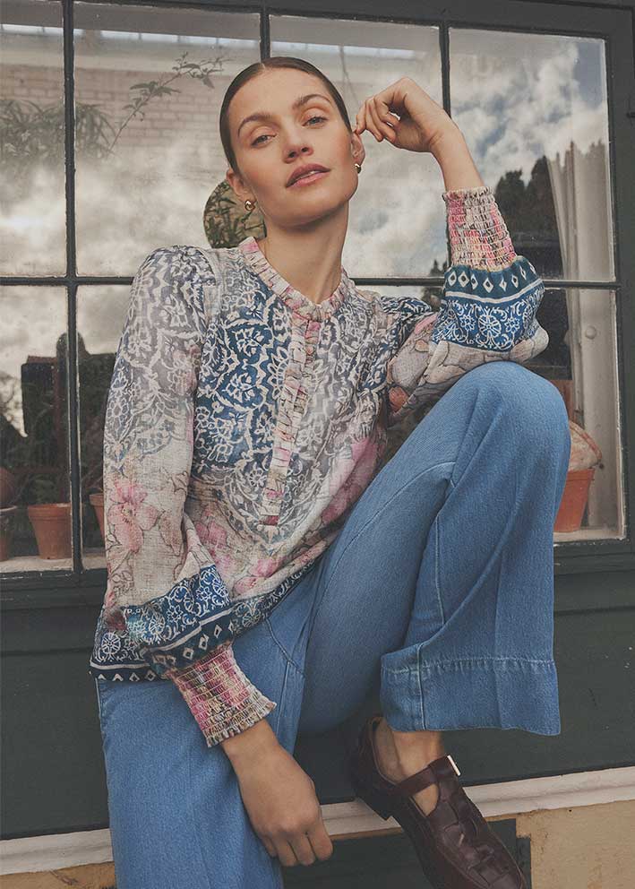 Gustav Neomi Bluse 56624 Rose flower w. navy print Udsalg