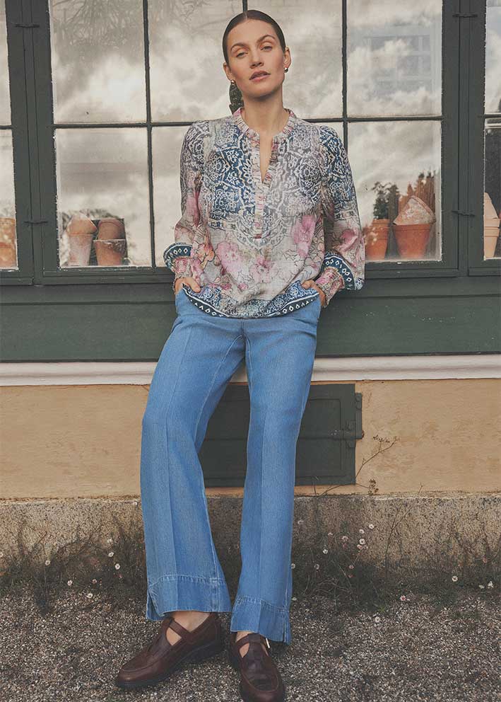Gustav Neomi Bluse 56624 Rose flower w. navy print Udsalg