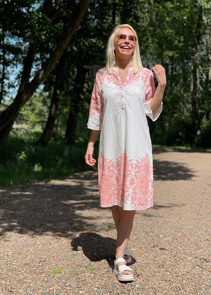 Gustav Costa Knee dress 53535 Kjole - White w. Coral Print