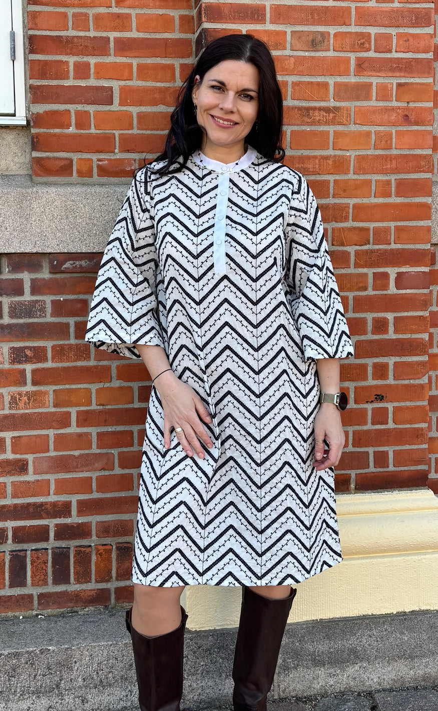 Say INA Copenhagen Kjole - Zara Zig Zag - White W. Black