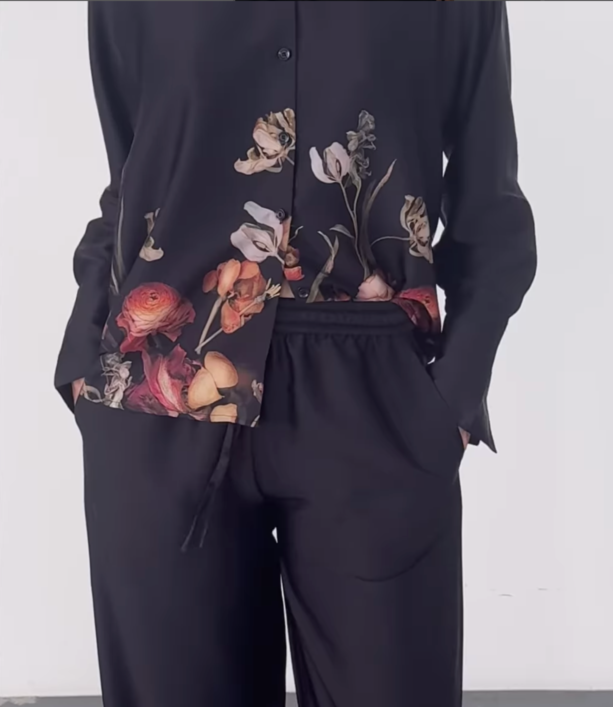 Karmamia Joseph Skjorte - Black Blossom Hot på udsalg