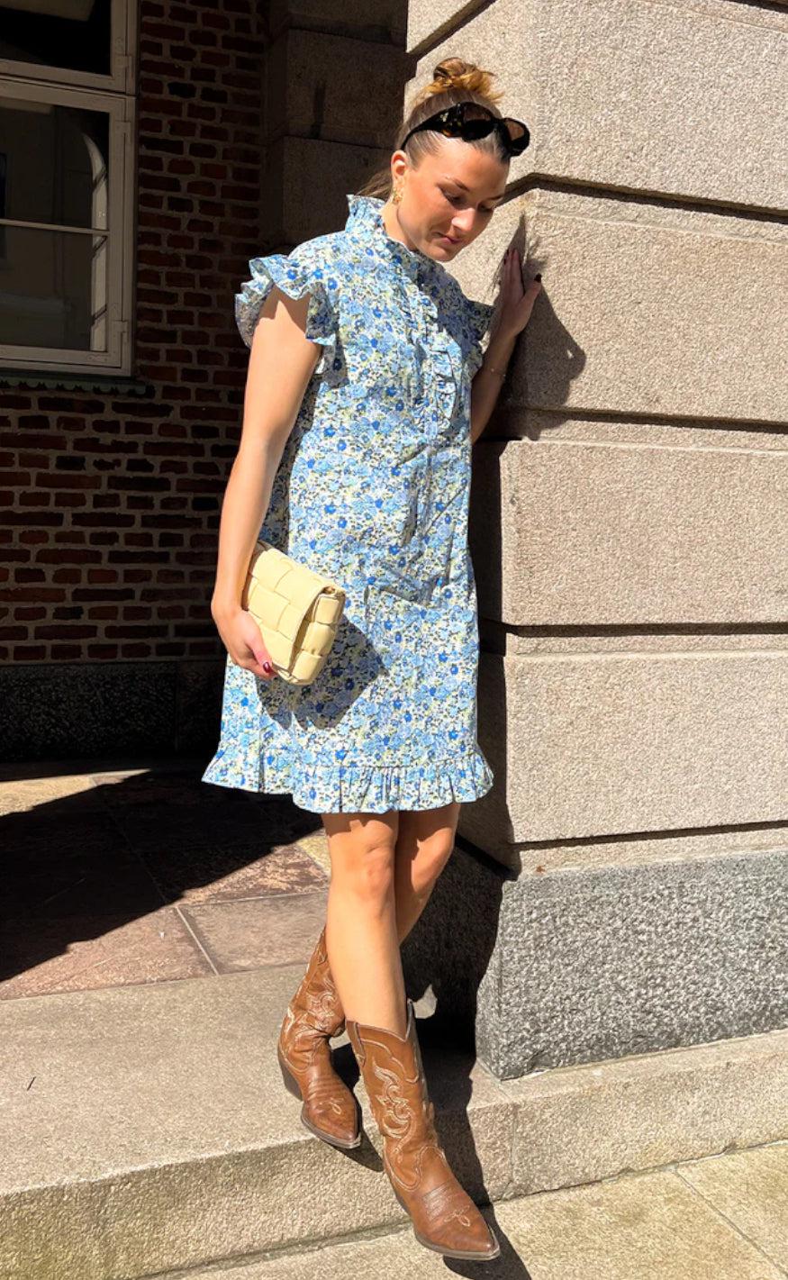 Noella Kjole - Sally - Blue/Yellow Flower Mode