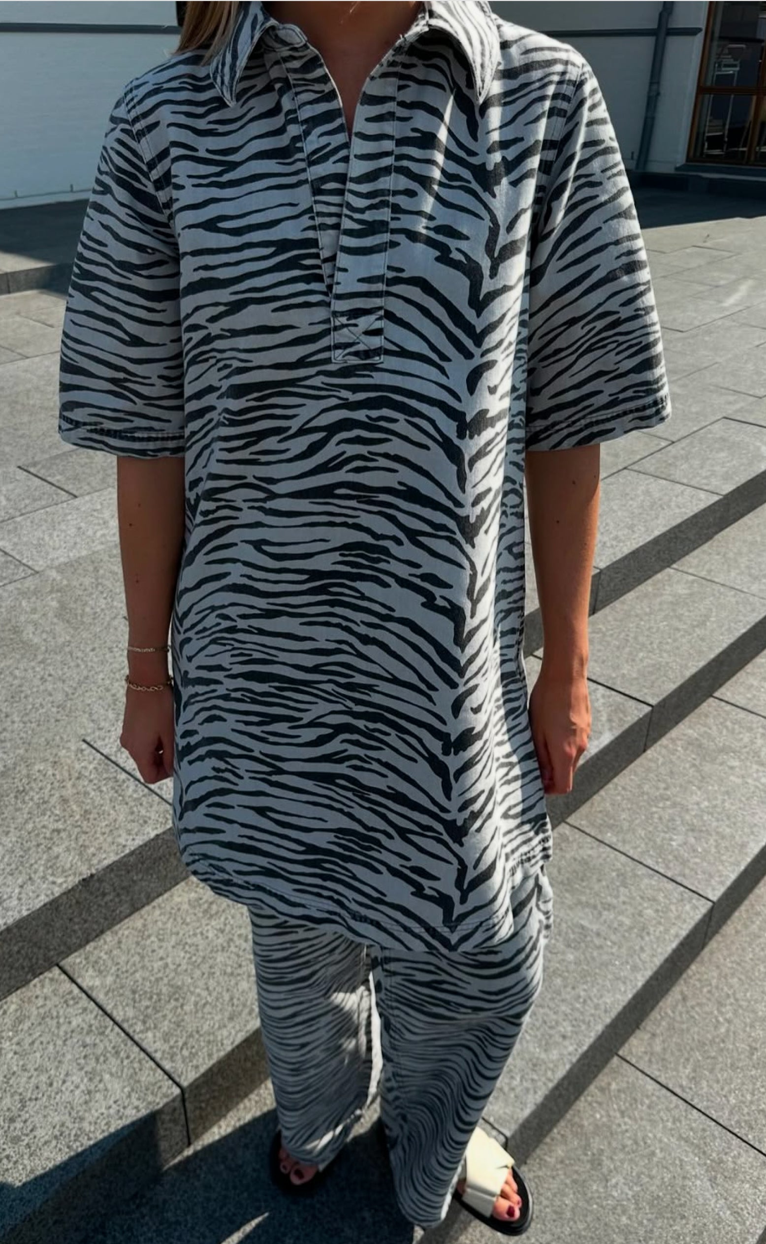 ONLY Kjole - Gry - Zebra Online nu