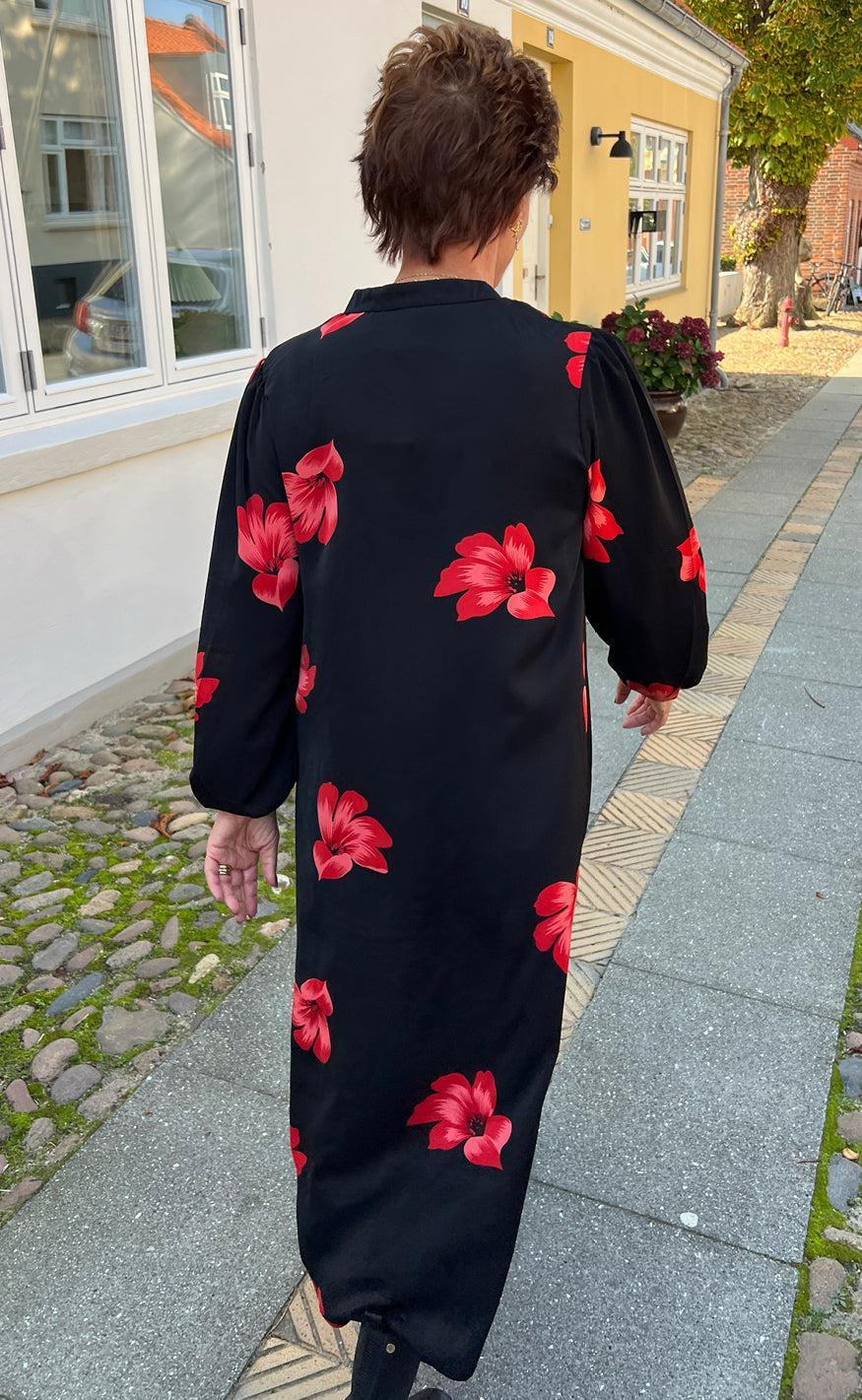 Say INA Copenhagen Kjole - Tia - Black W. Red Flowers Levere